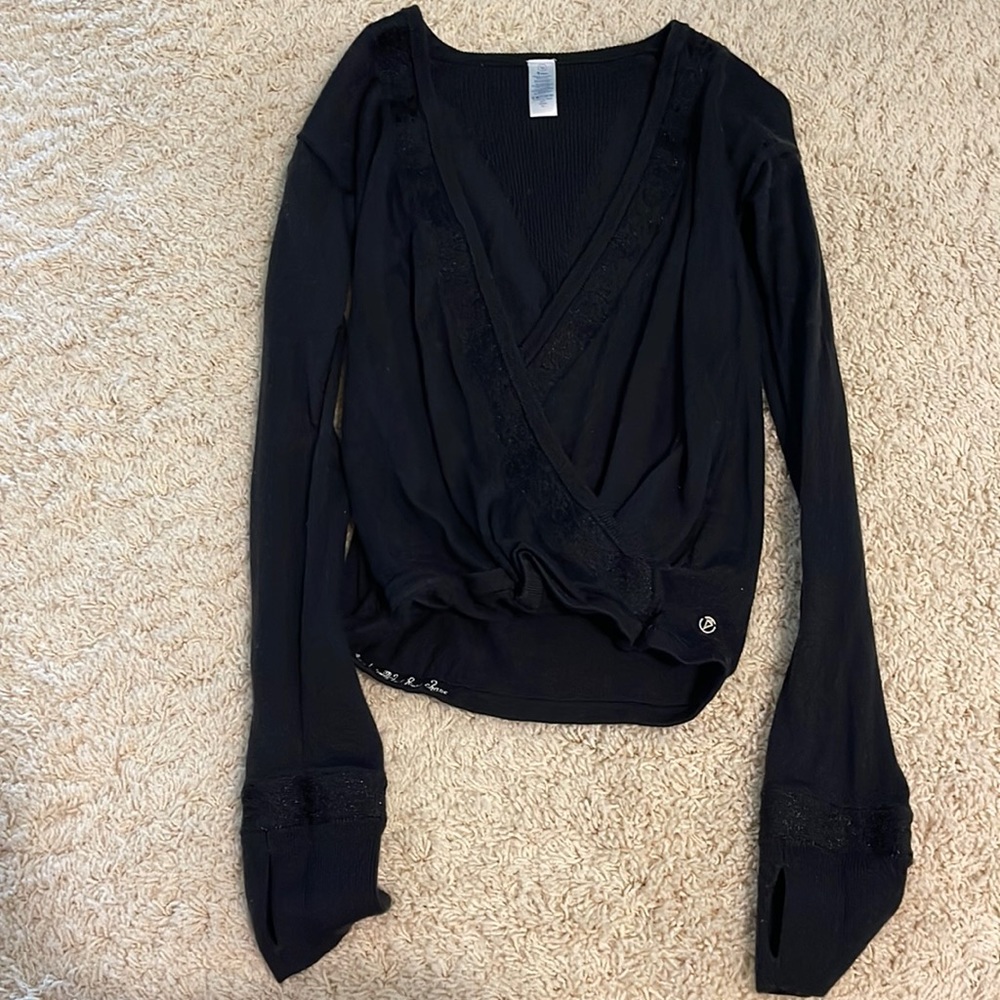Ivivva black crossed pullover